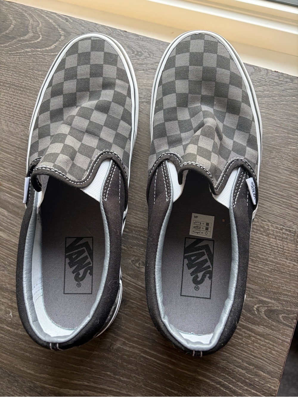 BNWOT Grey checkered Vans size 9 women’s